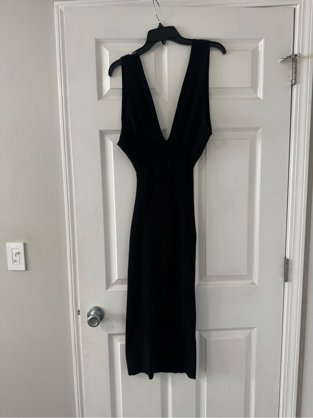 Banana Republic Black V-Neck Midi Bodycon Dress